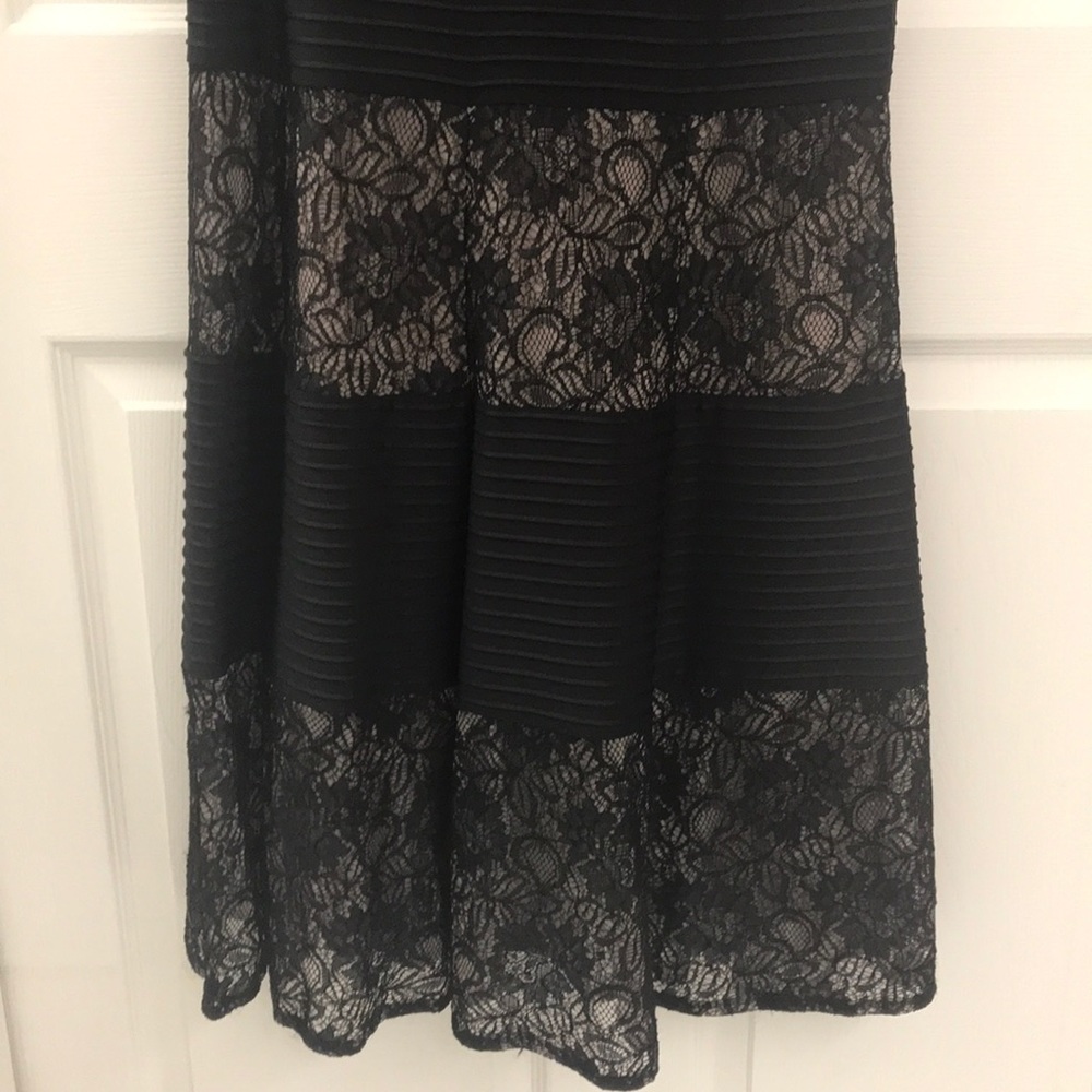 London Times Black Gown - Picture 4 of 5